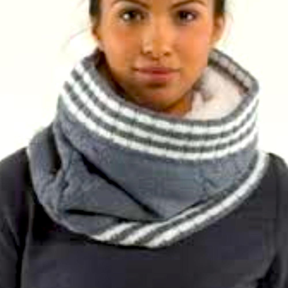 Lululemon Keeping It Real Cozy Neck Warmer Gray &